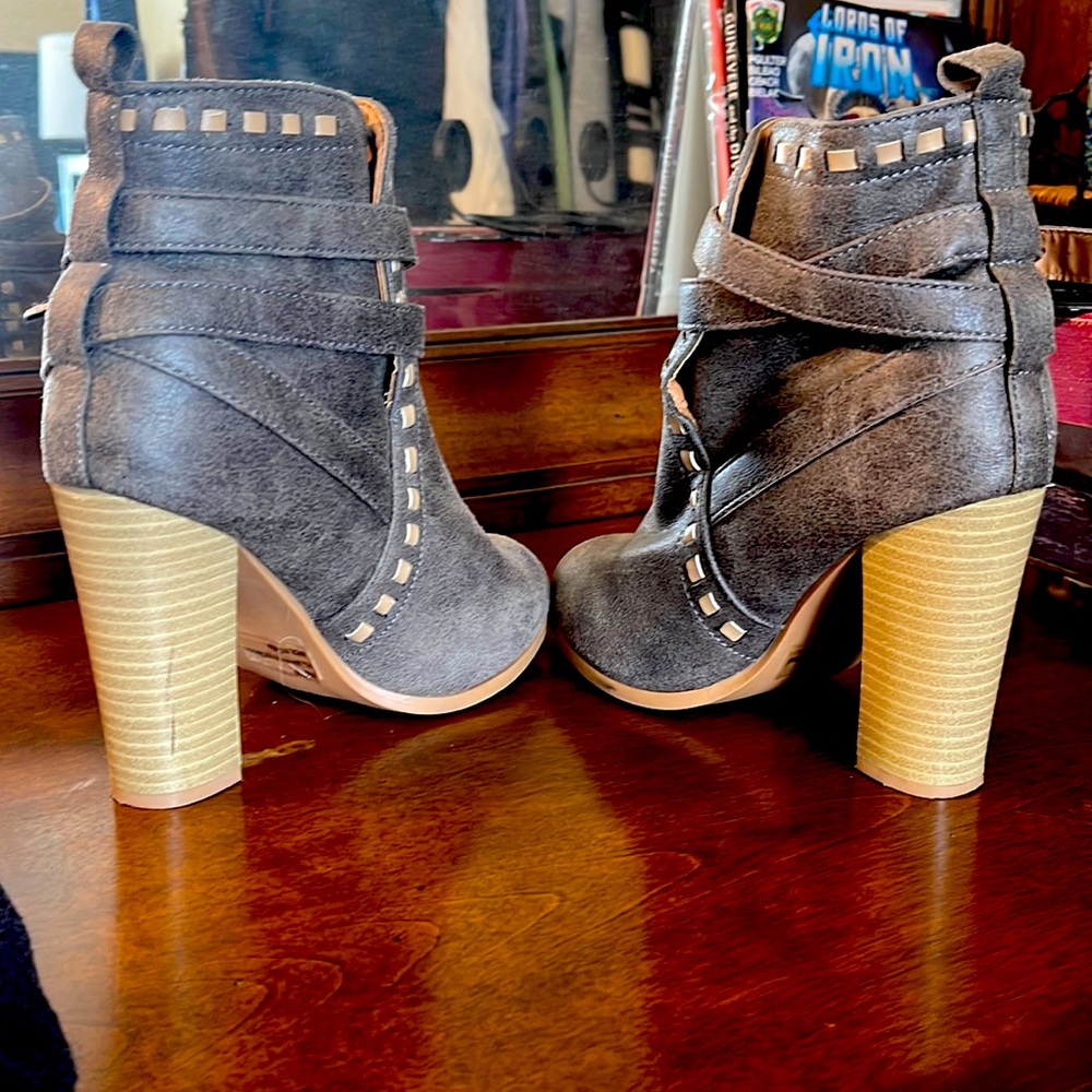 Gray faux leather size 6 booties. About 3 inch heels, w wrap around ankle buckle